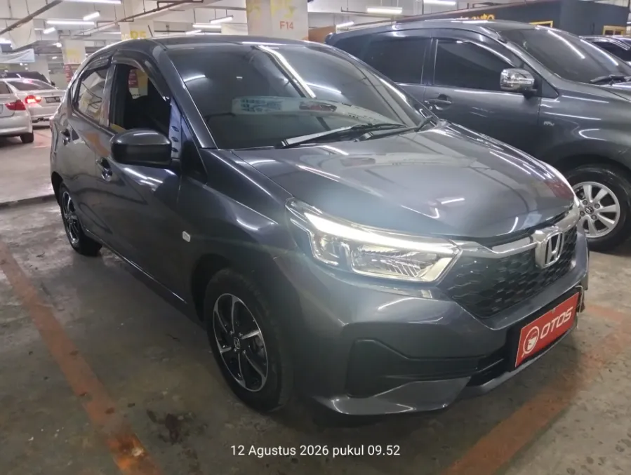 Foto Mobil Bekas Kanan Depan Honda Brio 1.2 Satya E tahun 2024