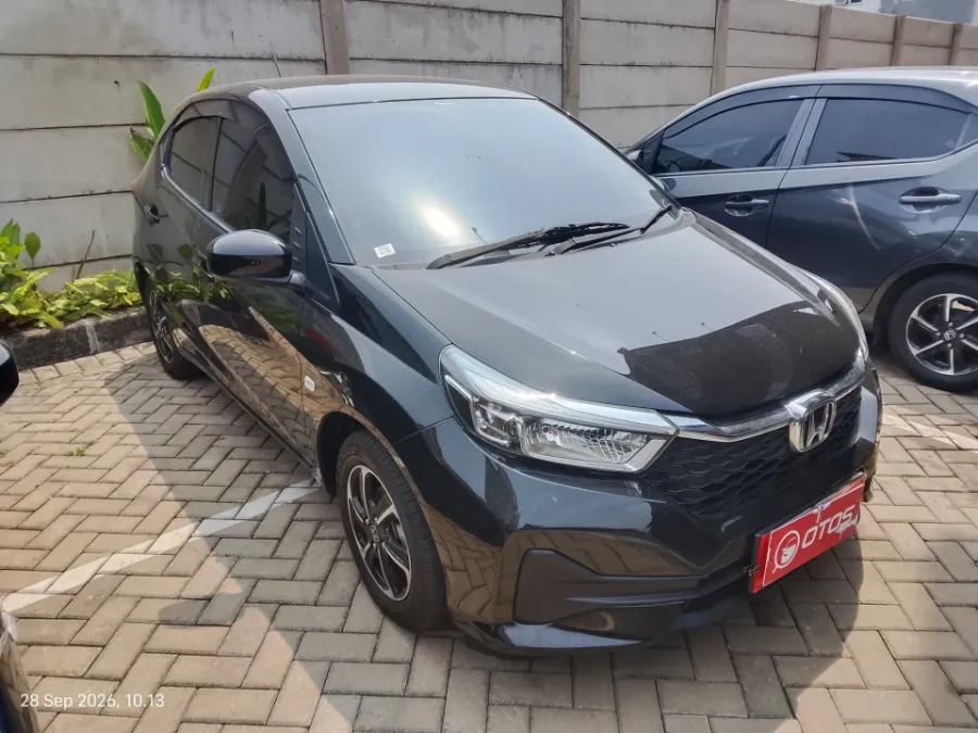 Foto Mobil Bekas Kanan Depan Honda Brio 1.2 Satya E tahun 2024
