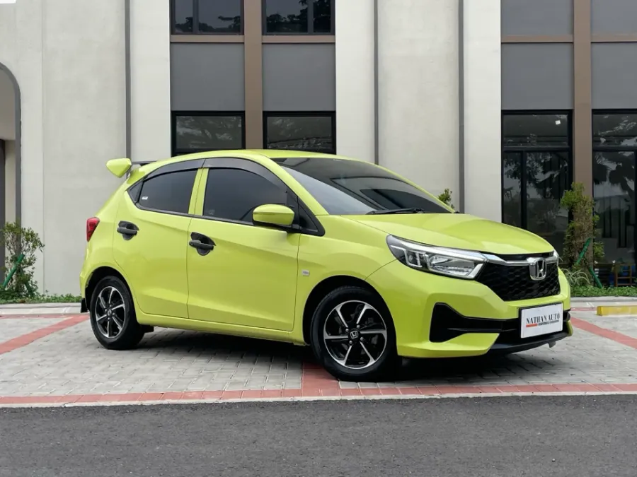 Foto Mobil Bekas Kanan Depan Honda Brio 1.2 Satya E tahun 2024