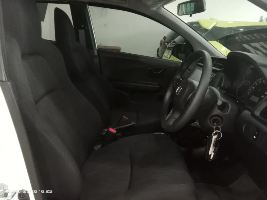 Foto Mobil Bekas Kabin Depan Honda Brio 1.2 Satya E tahun 2025