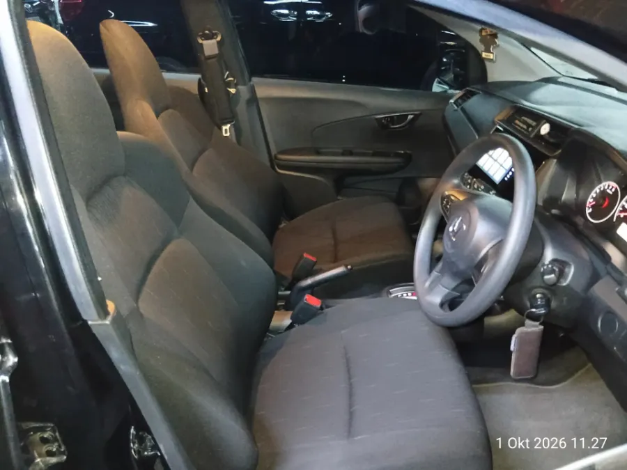 Foto Mobil Bekas Kabin Depan Honda Brio 1.2 Satya E tahun 2025