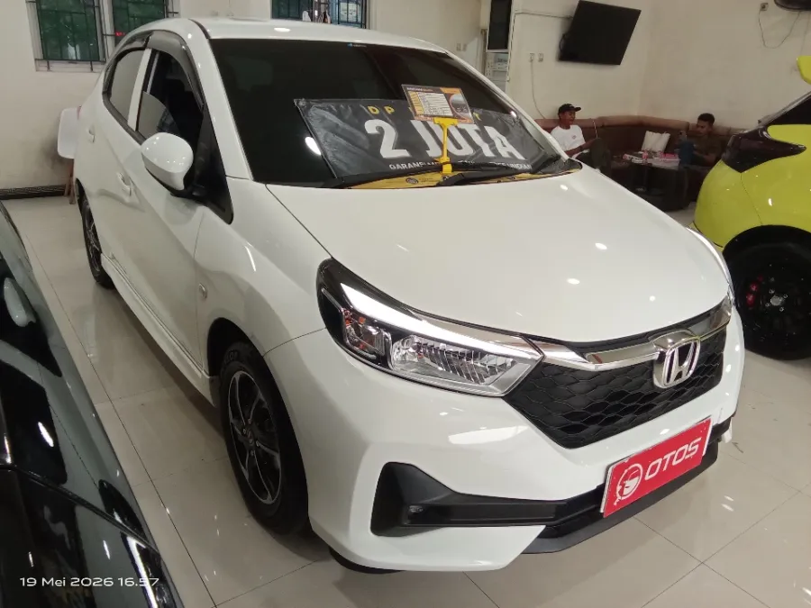 Foto Mobil Bekas Kanan Depan Honda Brio 1.2 Satya E tahun 2025