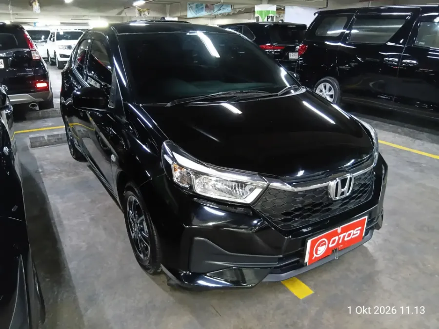 Foto Mobil Bekas Kanan Depan Honda Brio 1.2 Satya E tahun 2025