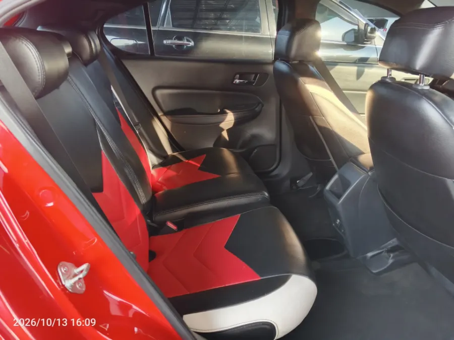 Foto Mobil Bekas Kabin Belakang Honda City 1.5 tahun 2021