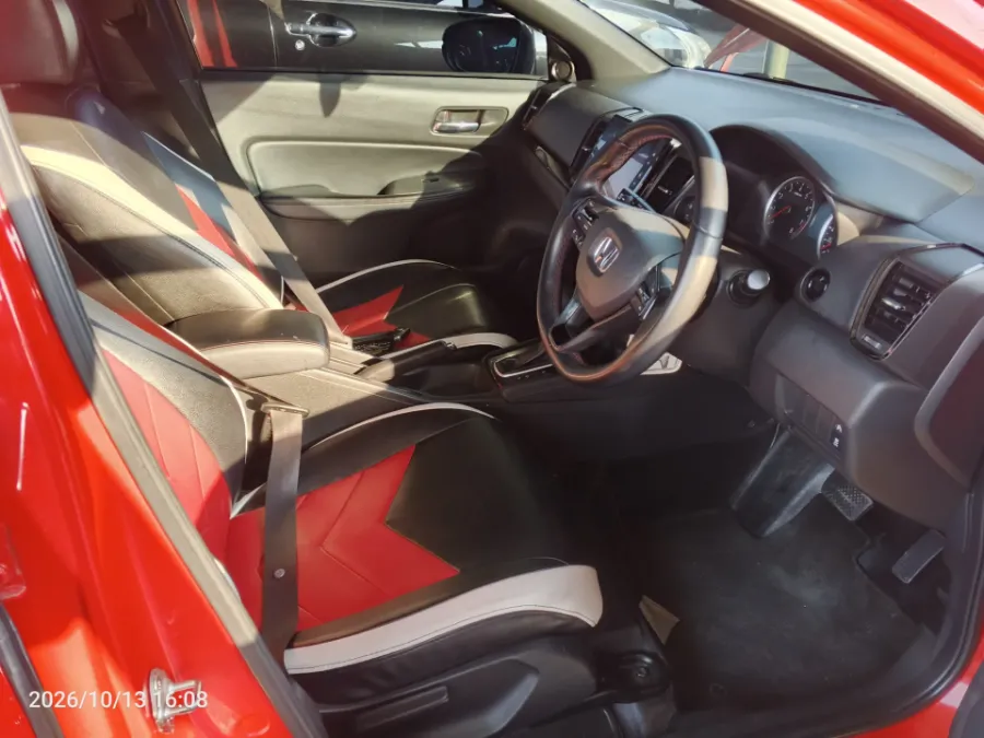 Foto Mobil Bekas Kabin Depan Honda City 1.5 tahun 2021