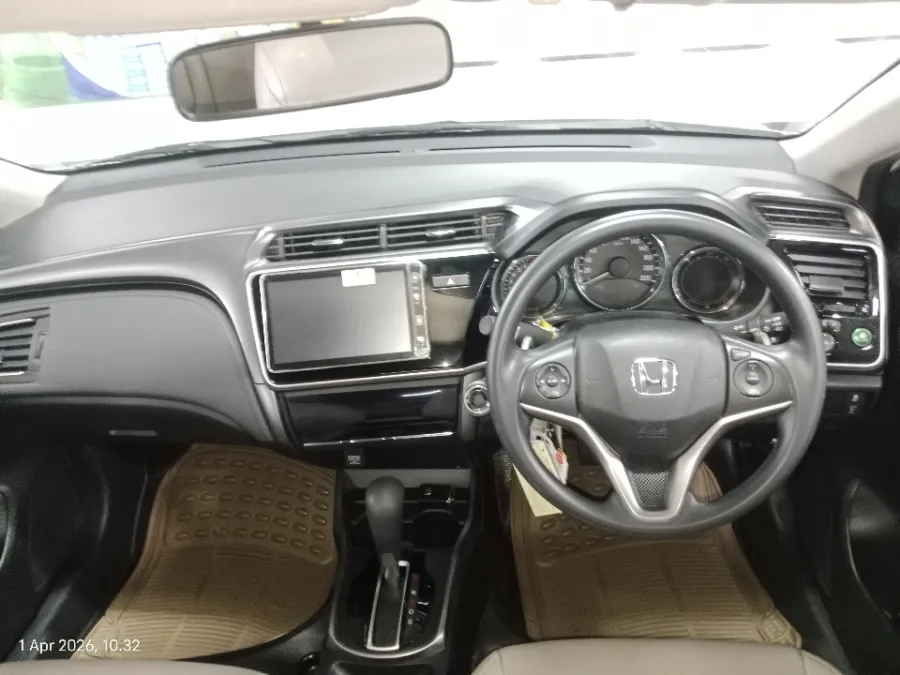 Foto Mobil Bekas Dashboard Honda City 1.5 E tahun 2017