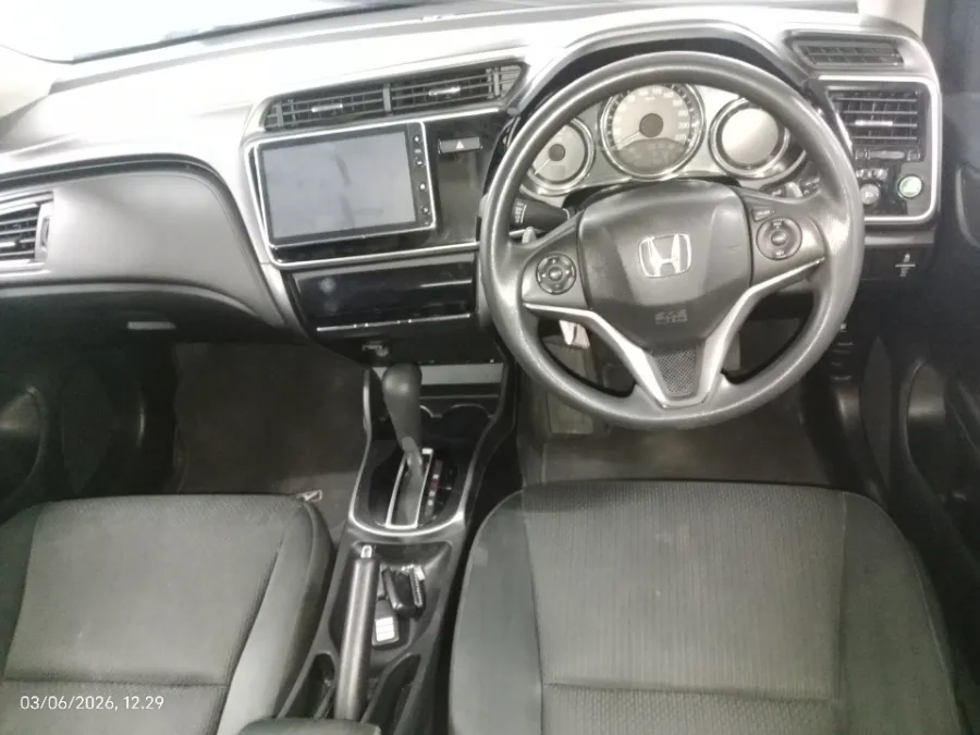 Foto Mobil Bekas Dashboard Honda City 1.5 E tahun 2017