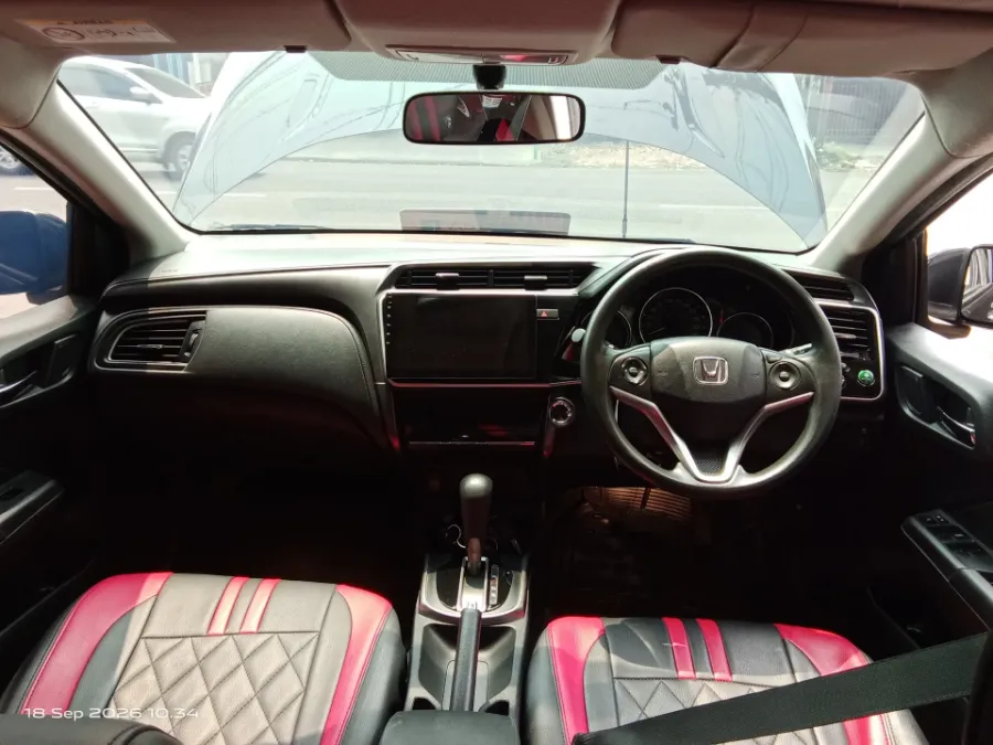 Foto Mobil Bekas Dashboard Honda City 1.5 E tahun 2017