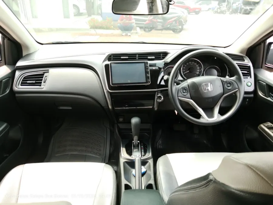 Foto Mobil Bekas Dashboard Honda City 1.5 E tahun 2017
