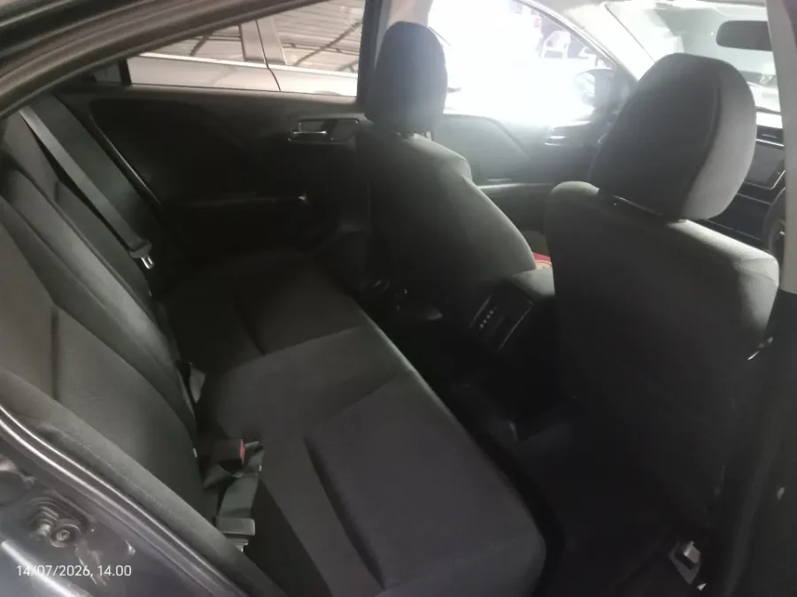 Foto Mobil Bekas Kabin Belakang Honda City 1.5 E tahun 2017