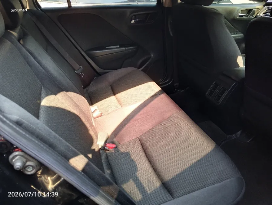 Foto Mobil Bekas Kabin Belakang Honda City 1.5 E tahun 2017