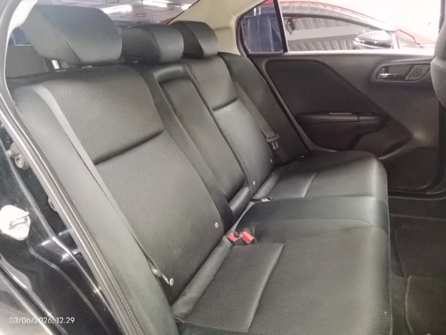 Foto Mobil Bekas Kabin Belakang Honda City 1.5 E tahun 2017