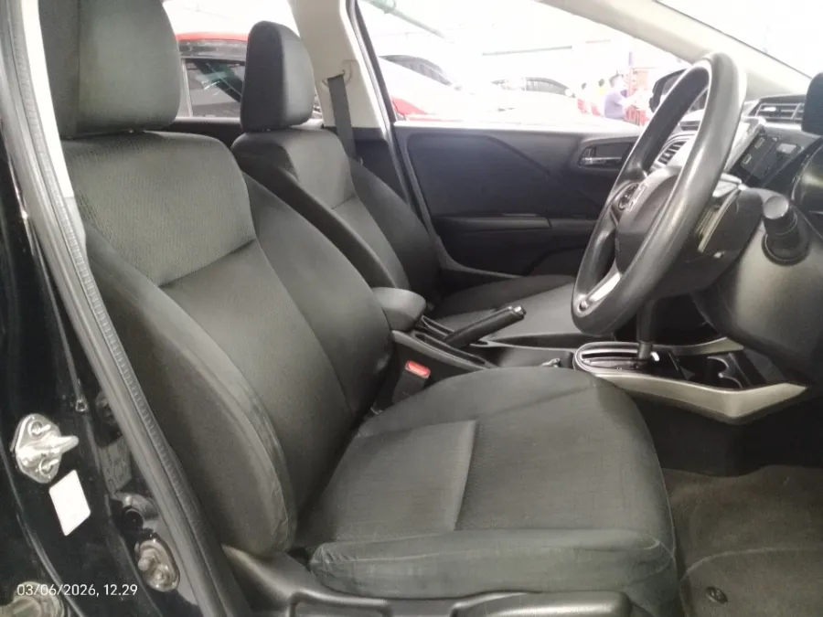Foto Mobil Bekas Kabin Depan Honda City 1.5 E tahun 2017