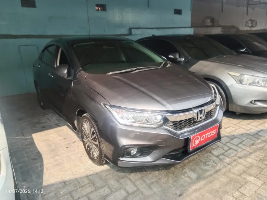 Foto Mobil Bekas Kanan Depan Honda City 1.5 E tahun 2017