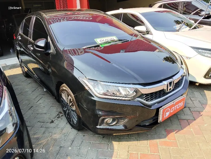 Foto Mobil Bekas Kanan Depan Honda City 1.5 E tahun 2017