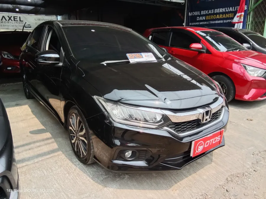 Foto Mobil Bekas Kanan Depan Honda City 1.5 E tahun 2017