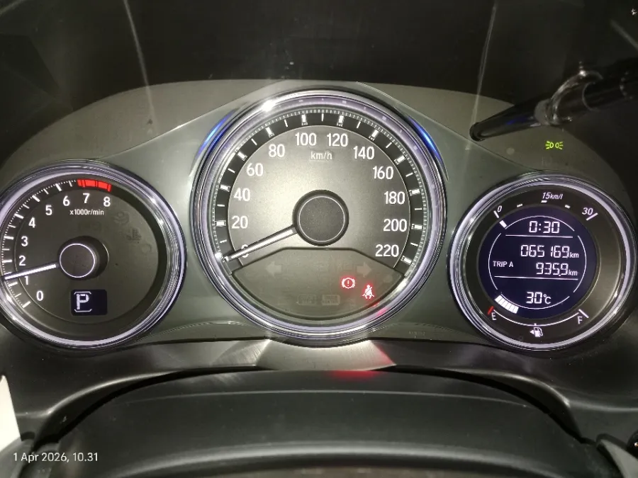 Foto Mobil Bekas Odometer Honda City 1.5 E tahun 2017