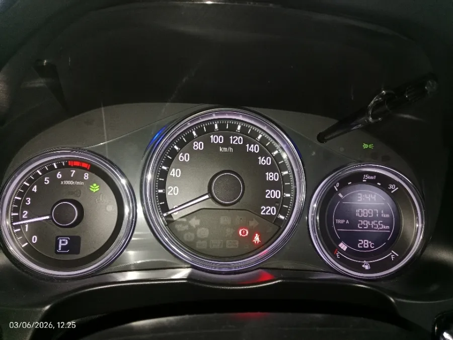 Foto Mobil Bekas Odometer Honda City 1.5 E tahun 2017