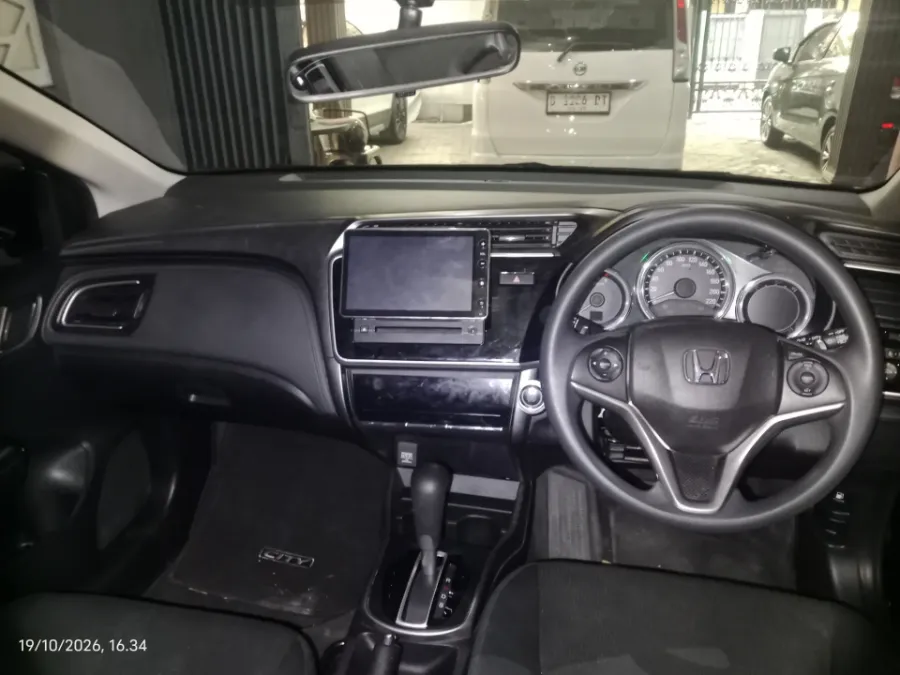 Foto Mobil Bekas Dashboard Honda City 1.5 E tahun 2018