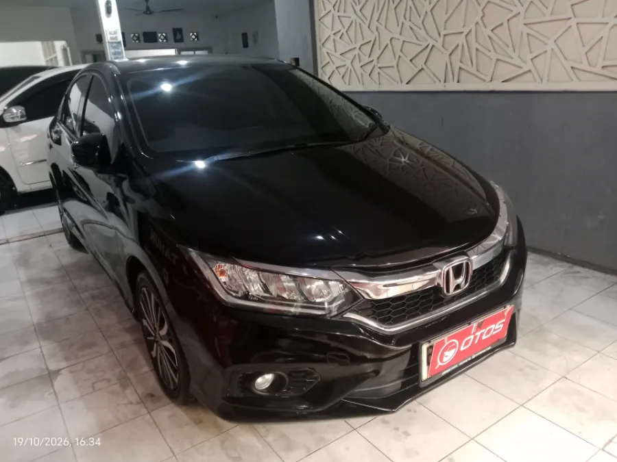 Foto Mobil Bekas Kanan Depan Honda City 1.5 E tahun 2018