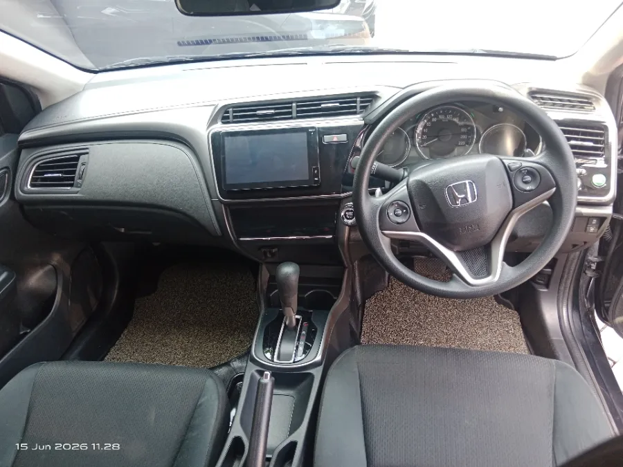 Foto Mobil Bekas Dashboard Honda City 1.5 E tahun 2019