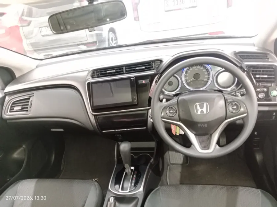 Foto Mobil Bekas Dashboard Honda City 1.5 E tahun 2019