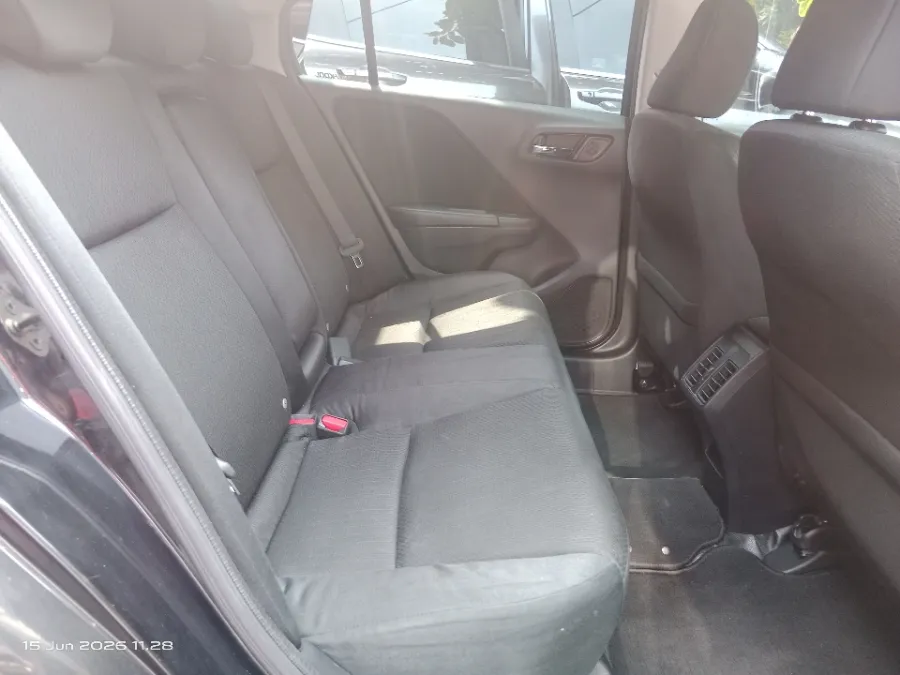 Foto Mobil Bekas Kabin Belakang Honda City 1.5 E tahun 2019