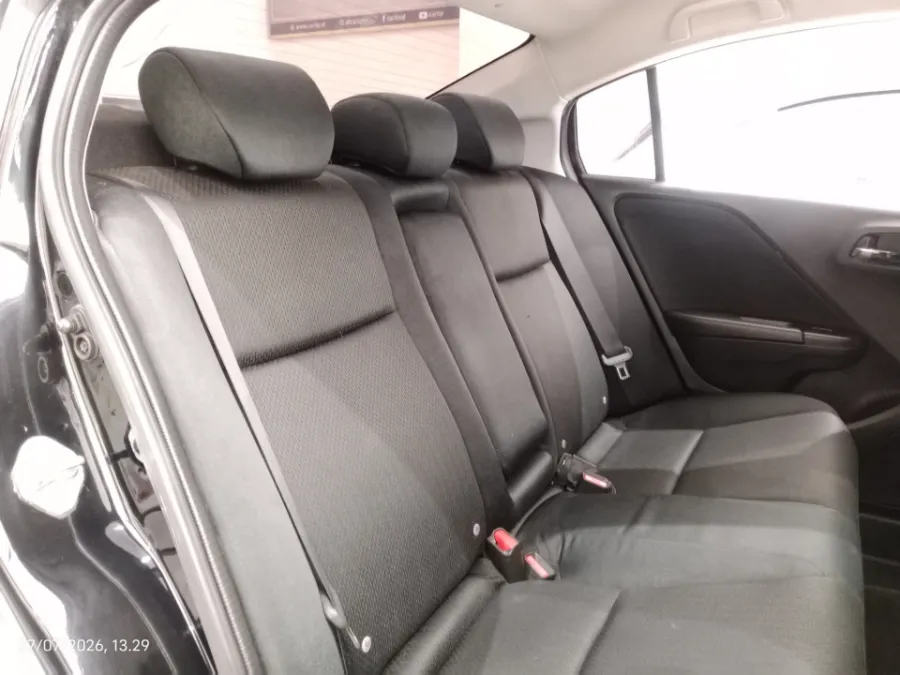 Foto Mobil Bekas Kabin Belakang Honda City 1.5 E tahun 2019