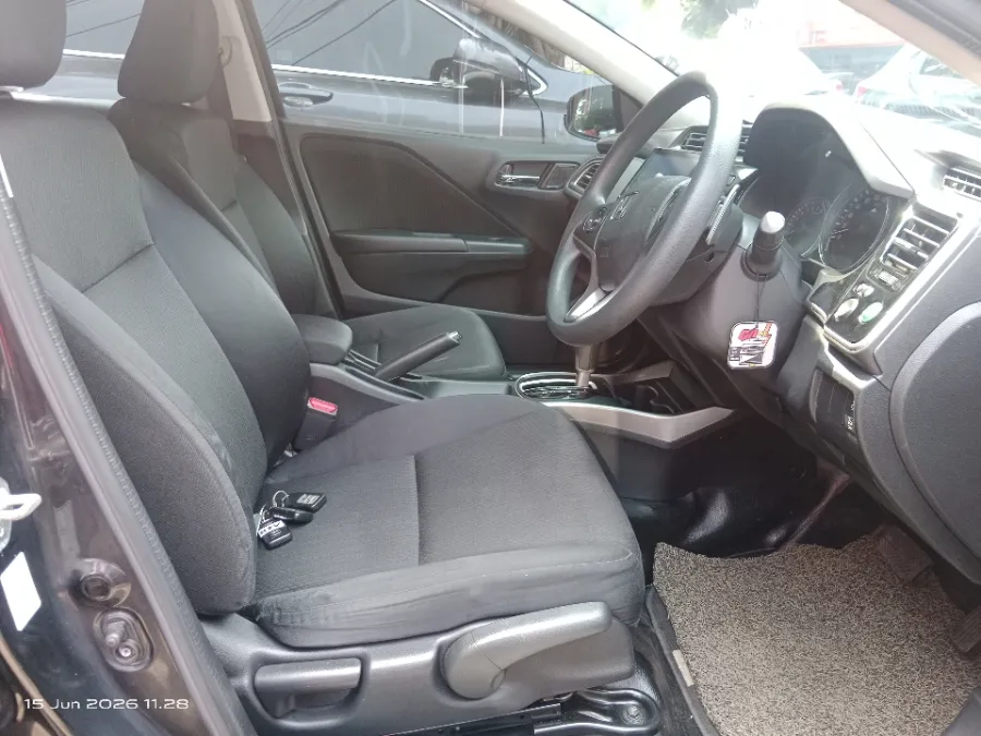 Foto Mobil Bekas Kabin Depan Honda City 1.5 E tahun 2019