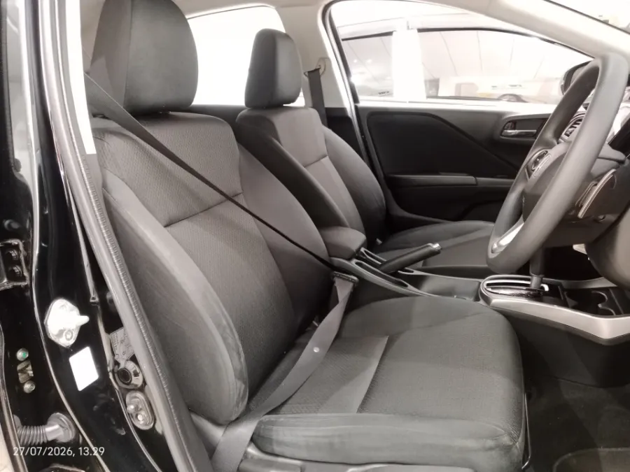 Foto Mobil Bekas Kabin Depan Honda City 1.5 E tahun 2019