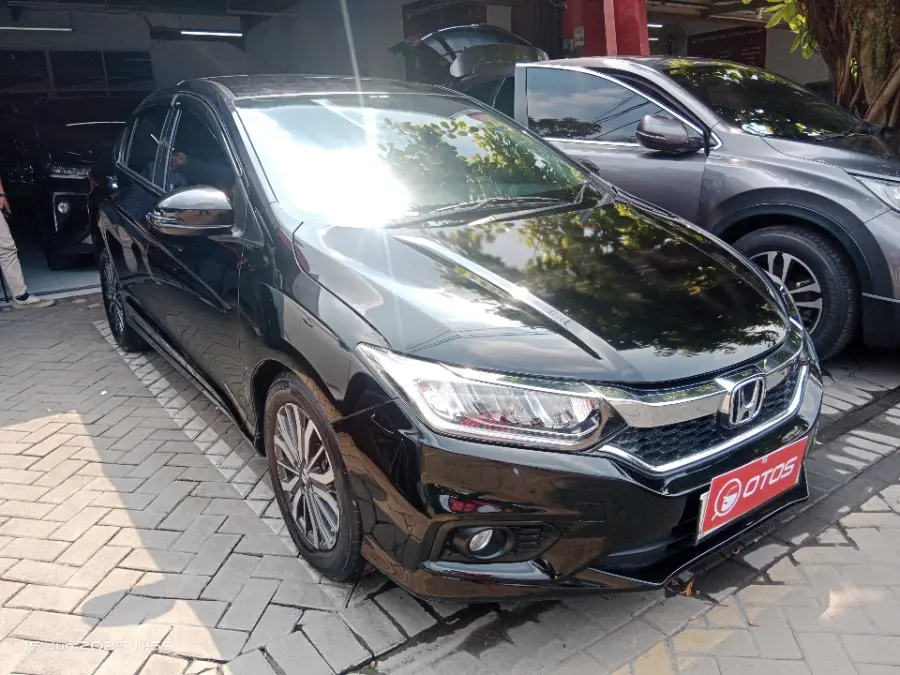 Foto Mobil Bekas Kanan Depan Honda City 1.5 E tahun 2019