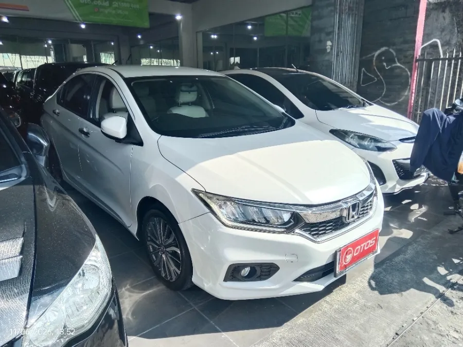 Foto Mobil Bekas Kanan Depan Honda City 1.5 E tahun 2019