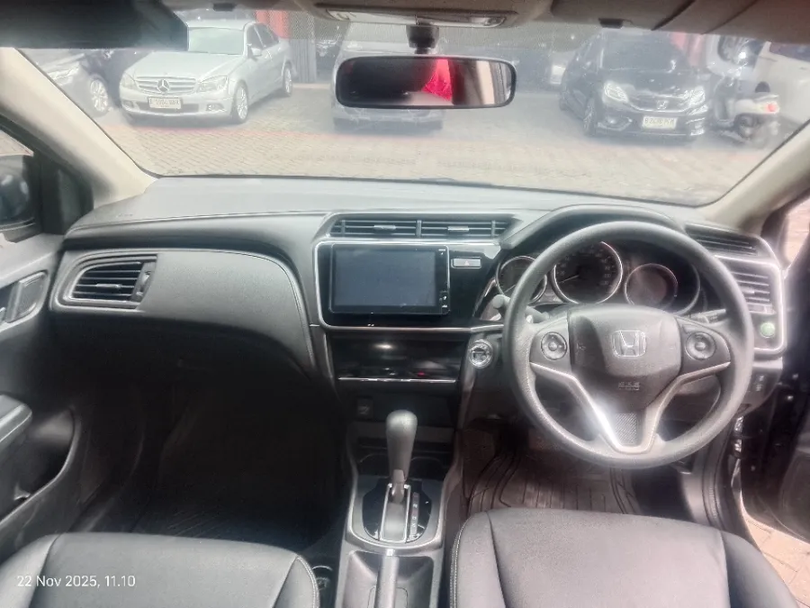 Foto Mobil Bekas Dashboard Honda City 1.5 E tahun 2020