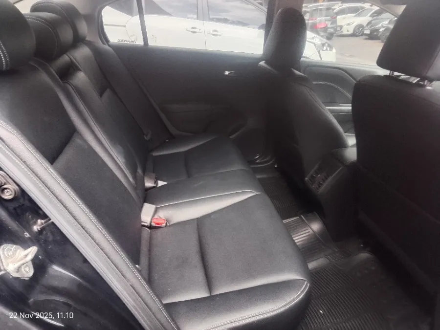 Foto Mobil Bekas Kabin Belakang Honda City 1.5 E tahun 2020