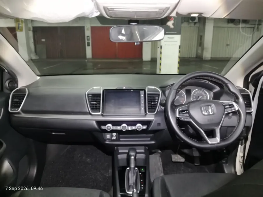 Foto Mobil Bekas Dashboard Honda City 1.5 E tahun 2022