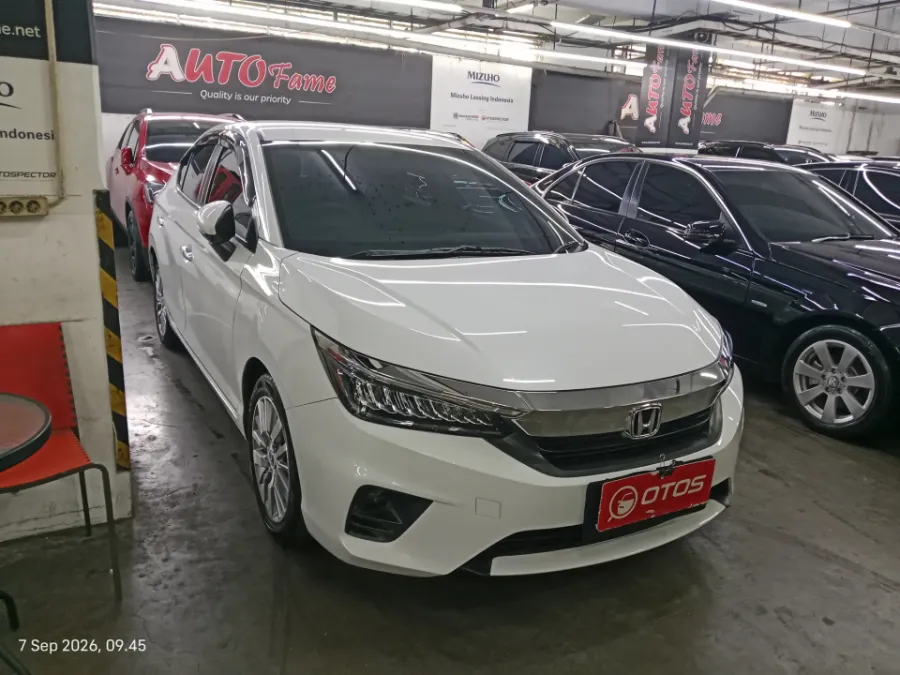 Foto Mobil Bekas Kanan Depan Honda City 1.5 E tahun 2022
