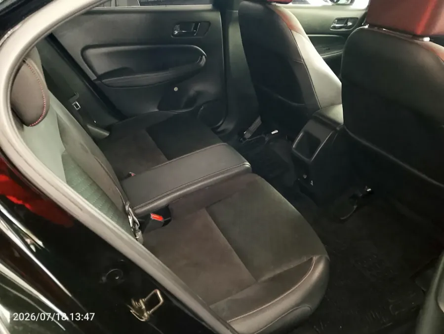 Foto Mobil Bekas Kabin Belakang Honda City 1.5 RS tahun 2021