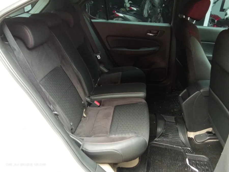 Foto Mobil Bekas Kabin Belakang Honda City 1.5 RS tahun 2022