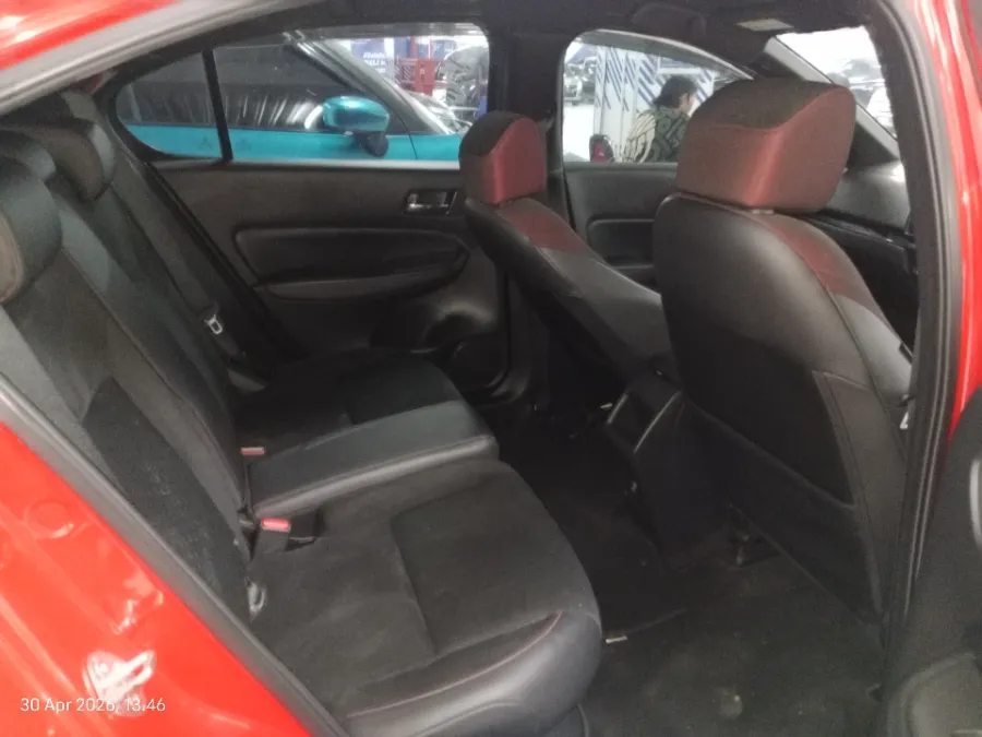 Foto Mobil Bekas Kabin Belakang Honda City 1.5 RS tahun 2022