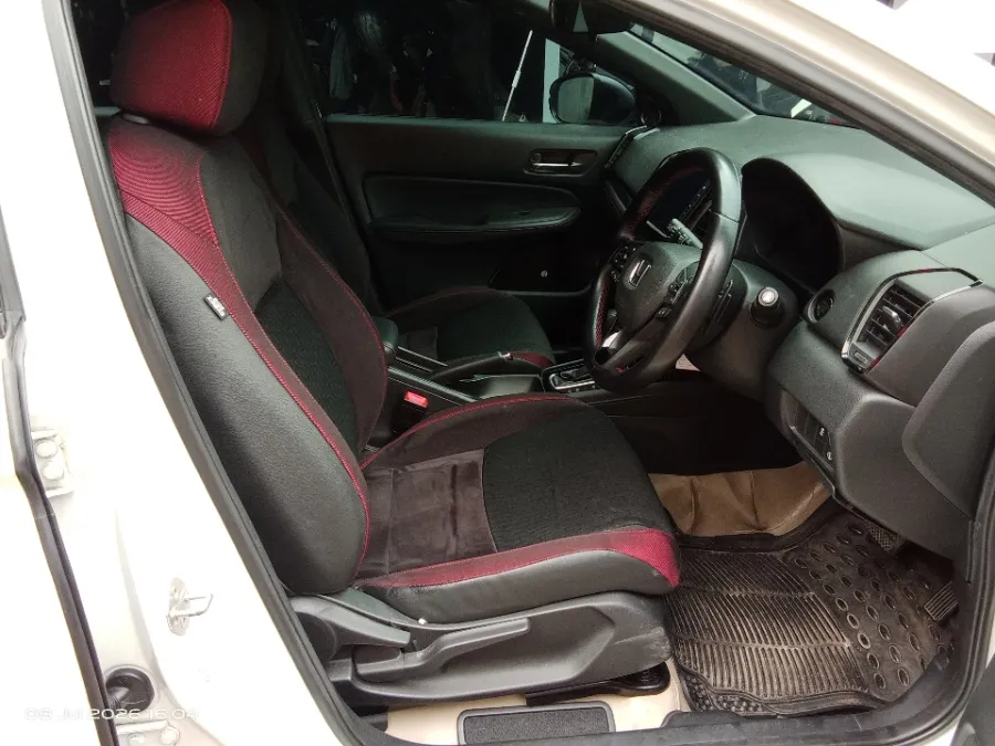 Foto Mobil Bekas Kabin Depan Honda City 1.5 RS tahun 2022