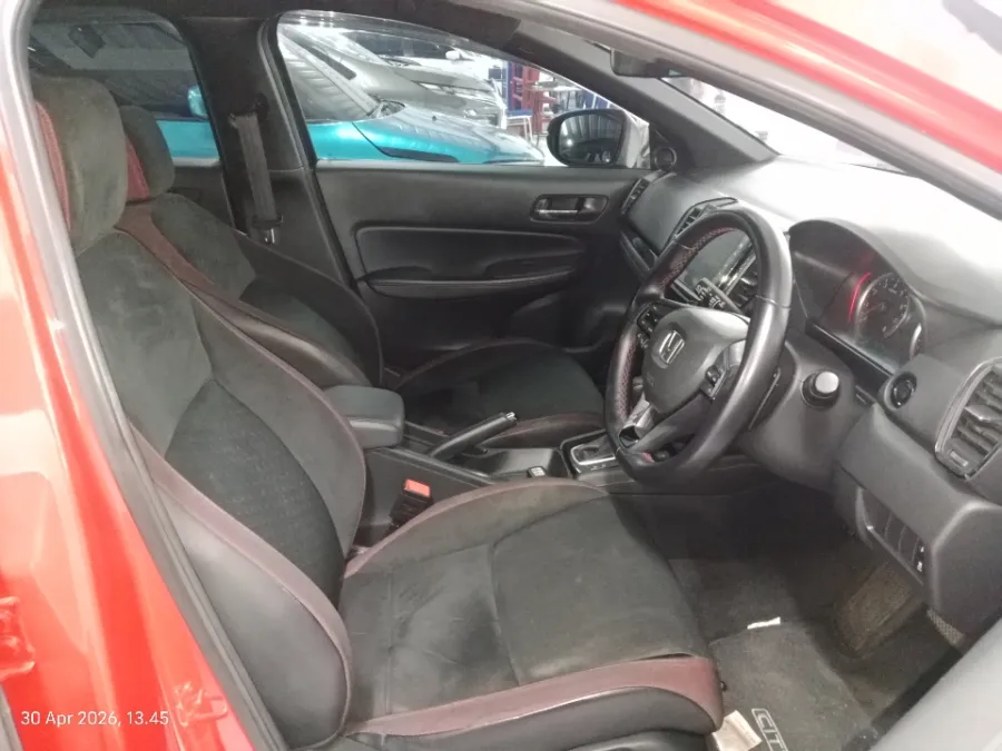 Foto Mobil Bekas Kabin Depan Honda City 1.5 RS tahun 2022