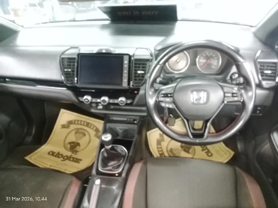 Foto Mobil Bekas Dashboard Honda City 1.5 RS Hatchback tahun 2021