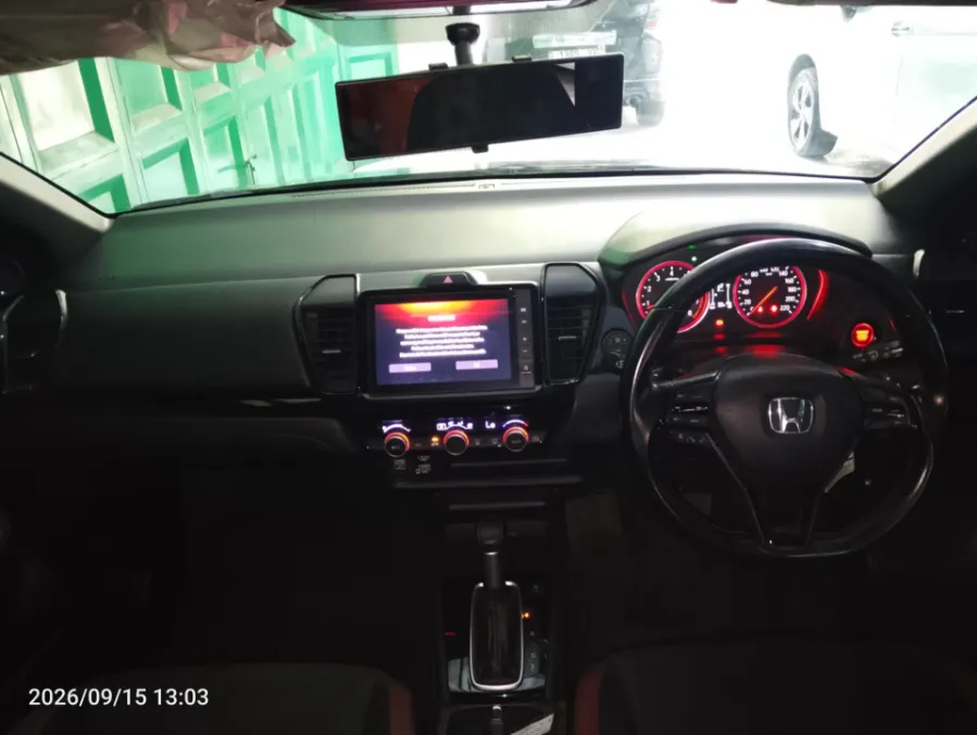 Foto Mobil Bekas Dashboard Honda City 1.5 RS Hatchback tahun 2021
