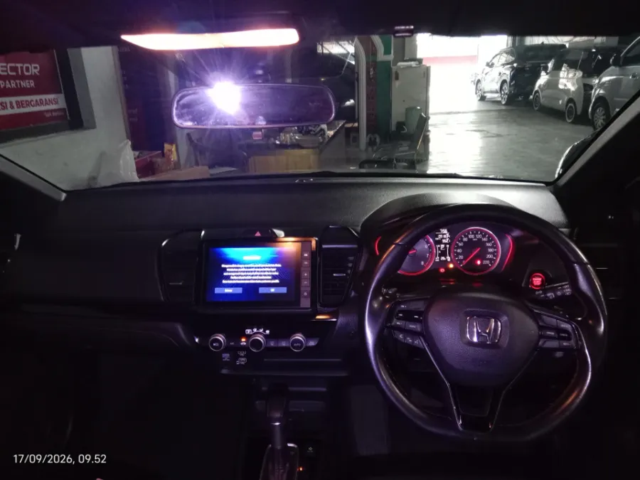 Foto Mobil Bekas Dashboard Honda City 1.5 RS Hatchback tahun 2021