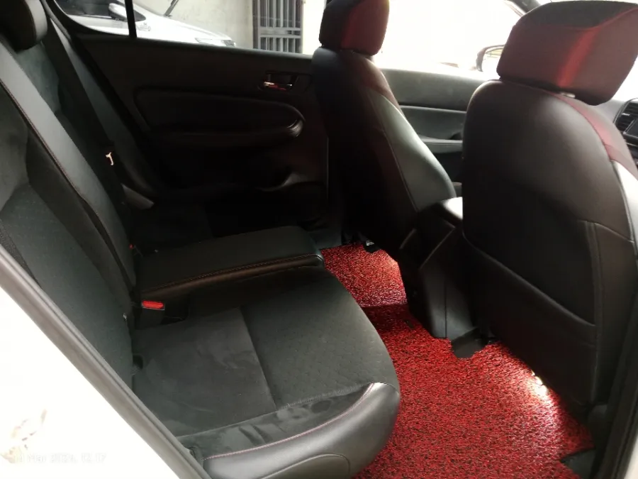 Foto Mobil Bekas Kabin Belakang Honda City 1.5 RS Hatchback tahun 2021