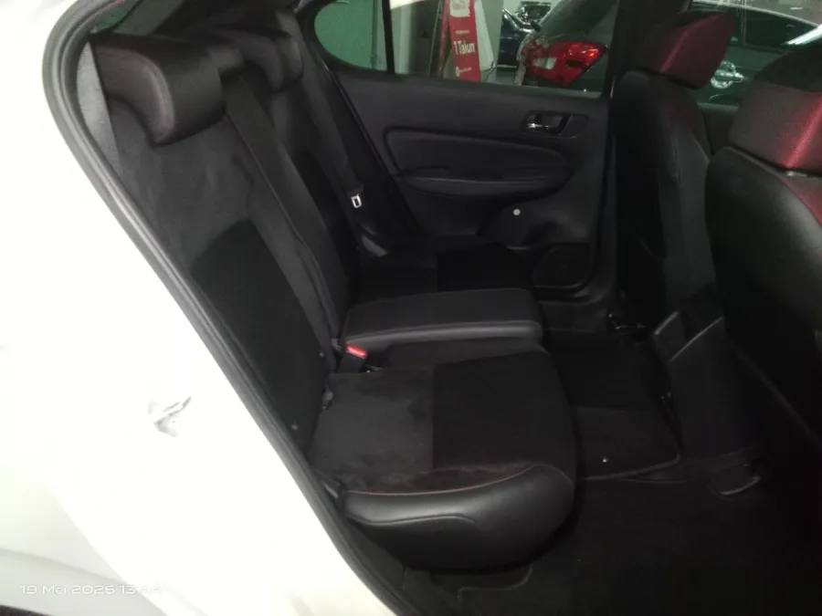 Foto Mobil Bekas Kabin Belakang Honda City 1.5 RS Hatchback tahun 2021