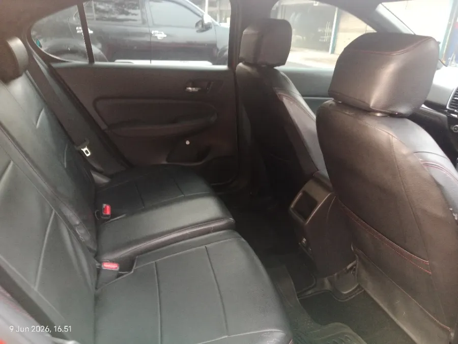 Foto Mobil Bekas Kabin Belakang Honda City 1.5 RS Hatchback tahun 2021