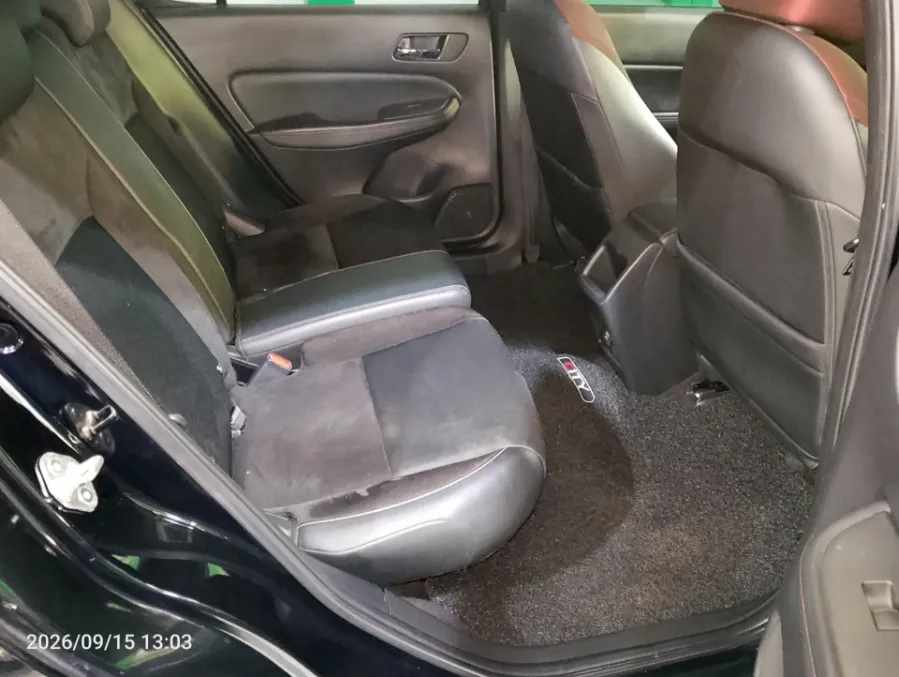Foto Mobil Bekas Kabin Belakang Honda City 1.5 RS Hatchback tahun 2021