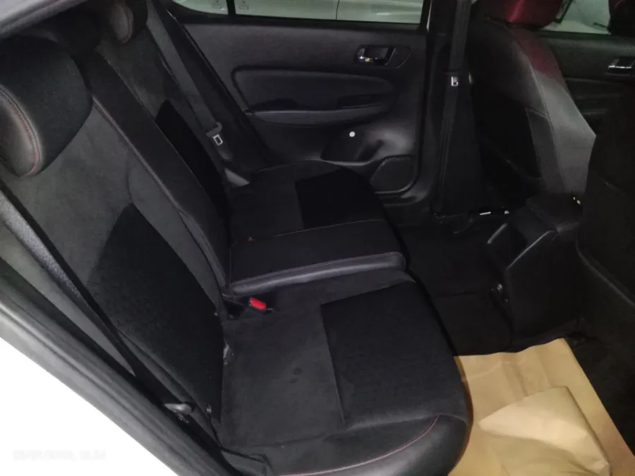 Foto Mobil Bekas Kabin Belakang Honda City 1.5 RS Hatchback tahun 2021