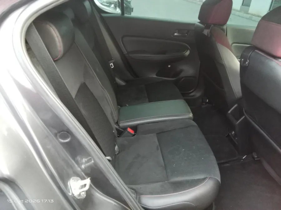 Foto Mobil Bekas Kabin Belakang Honda City 1.5 RS Hatchback tahun 2021